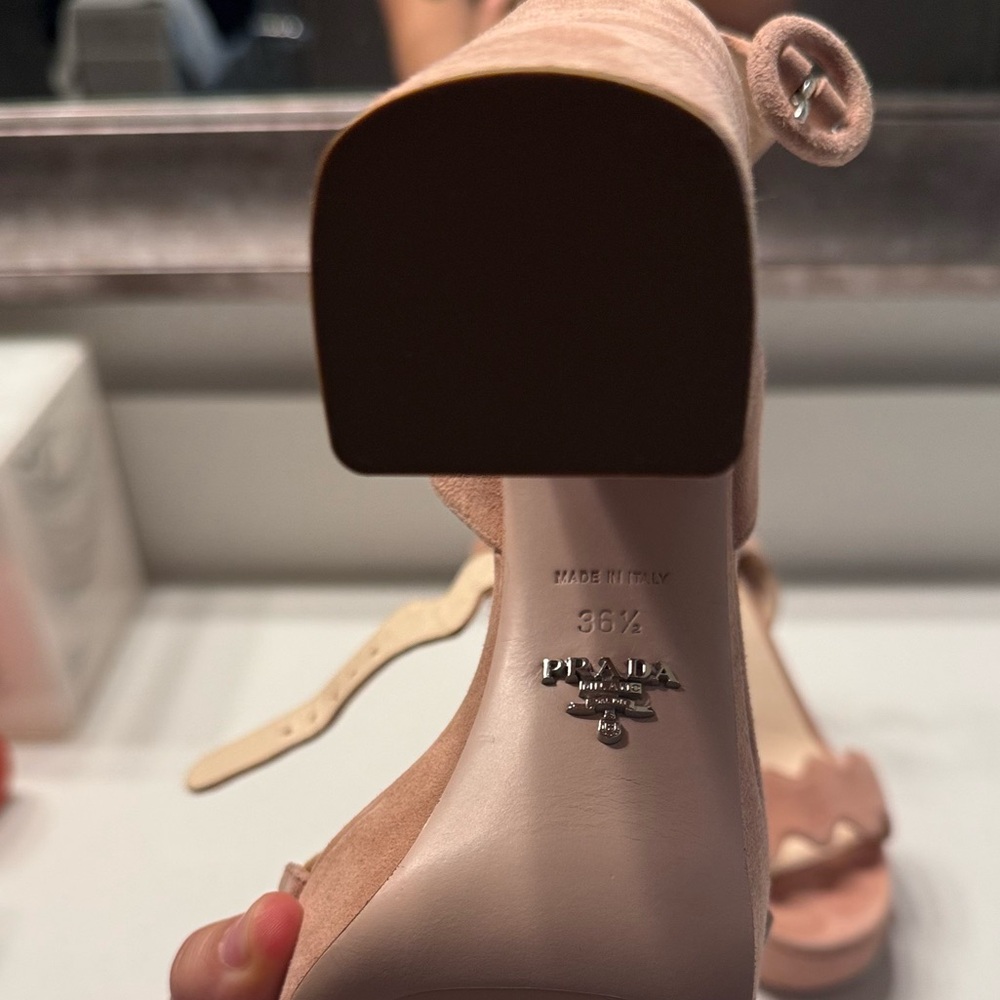 Never Worn Prada Women's  Pink Scalloped Platform Heels - Picture 5 of 7